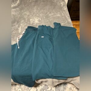Figs Zamora Jogger pants 2XL TALL, Rafaela 2XL & Catarina 3XL. Smoke free home.